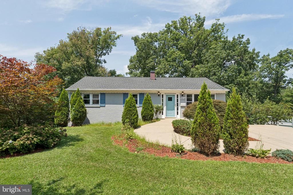 8816 SAUNDERS LANE , LANHAM, MD 20706
