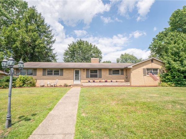 731 Bachtel Street SE, North Canton, OH 44720