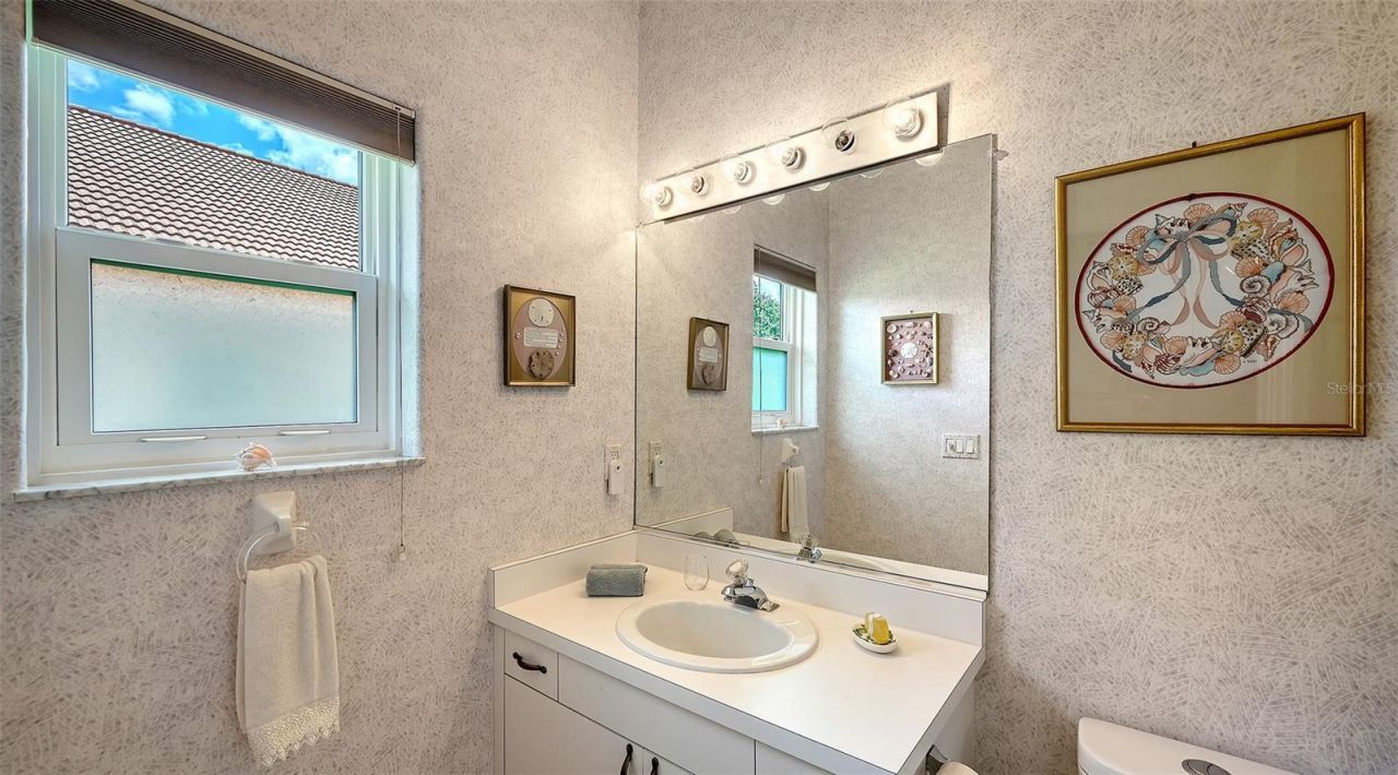 5476 Golf Pointe Drive, Sarasota, FL 34243 Photo
