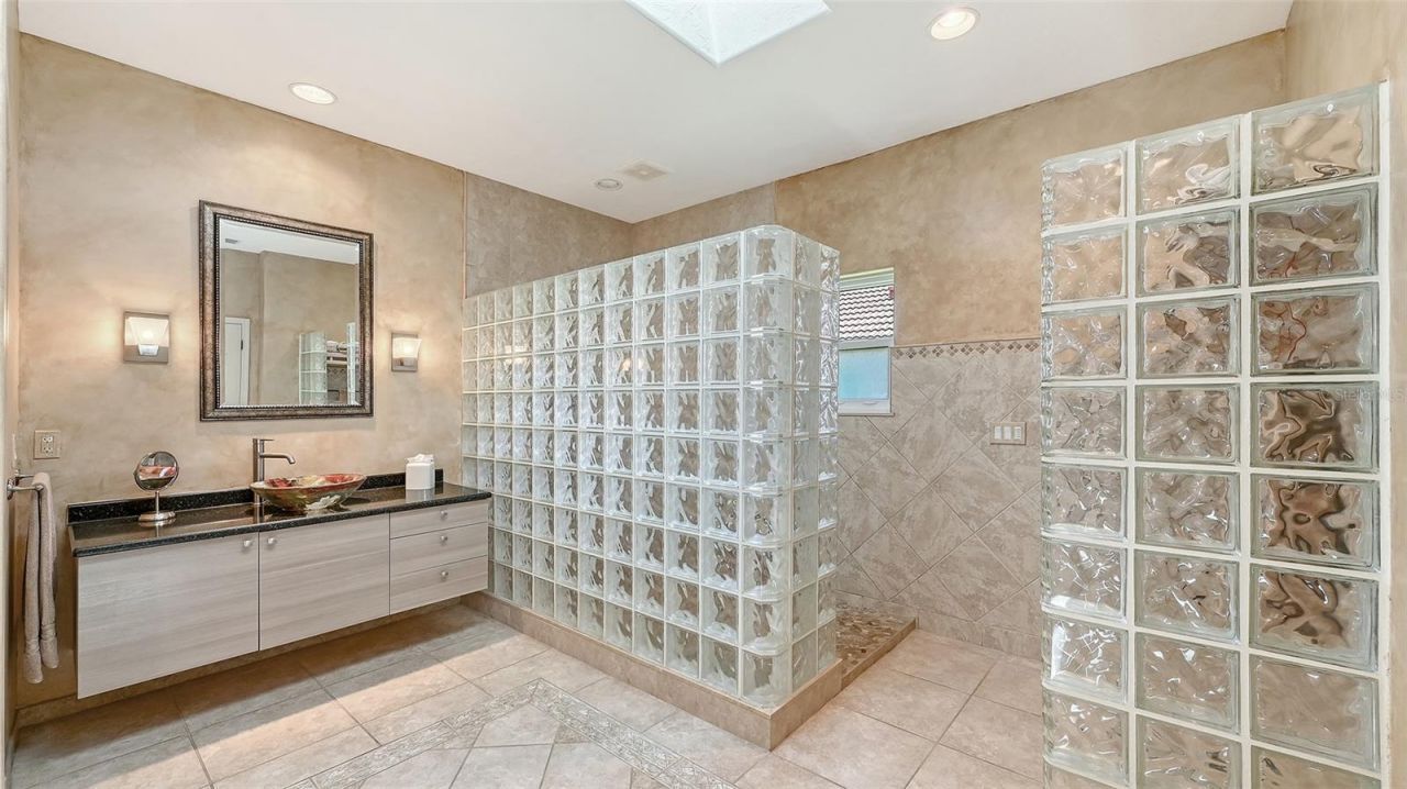 5476 Golf Pointe Drive, Sarasota, FL 34243 Photo