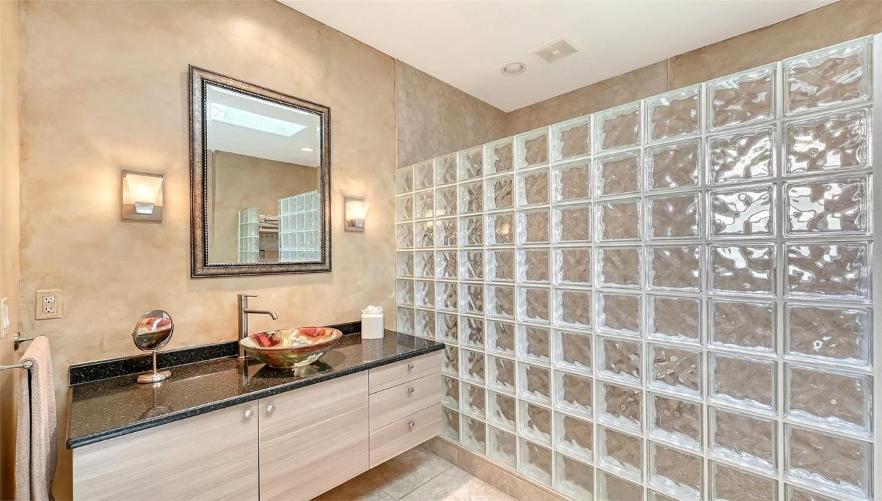 5476 Golf Pointe Drive, Sarasota, FL 34243 Photo