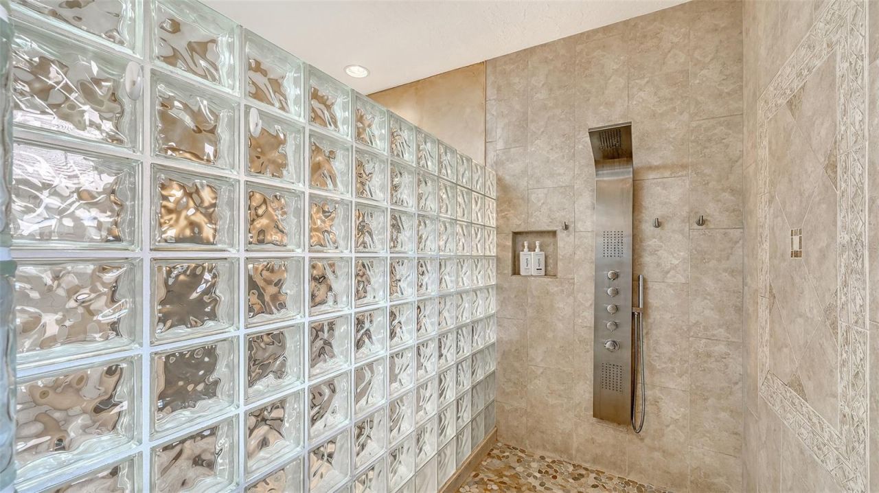 5476 Golf Pointe Drive, Sarasota, FL 34243 Photo