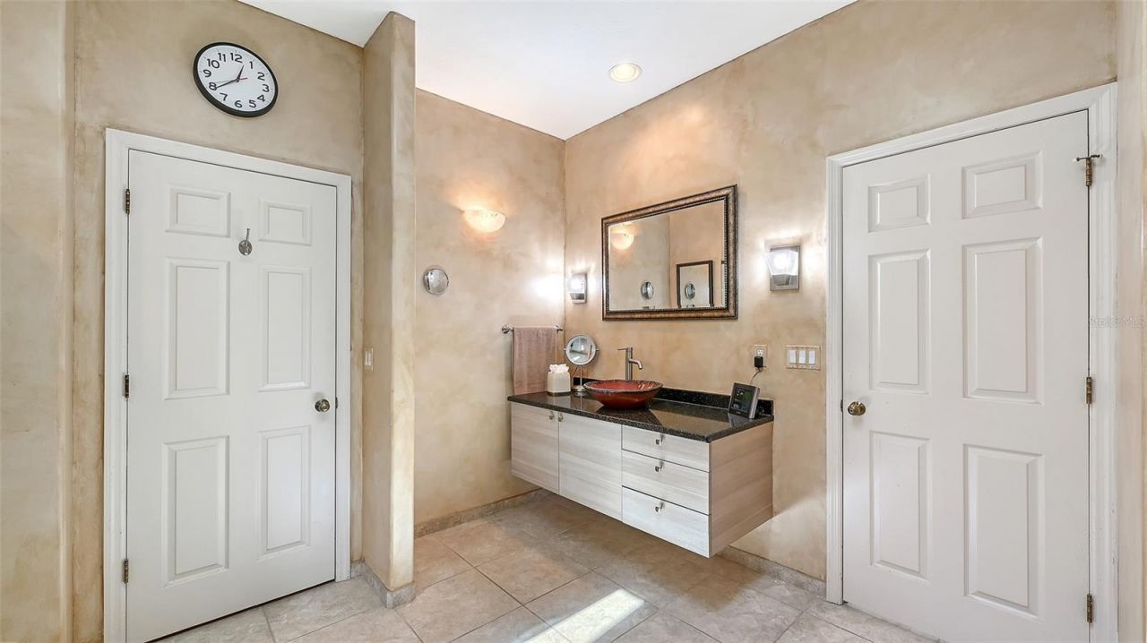 5476 Golf Pointe Drive, Sarasota, FL 34243 Photo