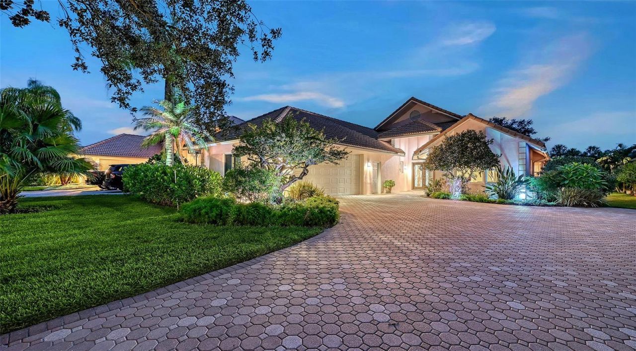 5476 Golf Pointe Drive, Sarasota, FL 34243 Photo