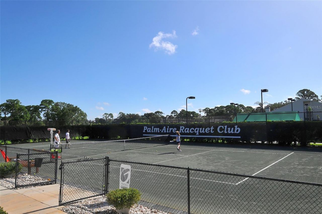 5476 Golf Pointe Drive, Sarasota, FL 34243 Photo