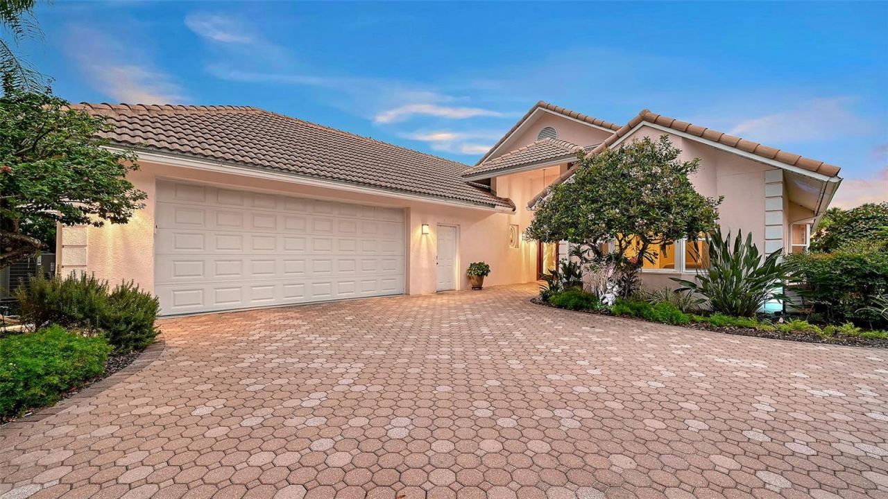 5476 Golf Pointe Drive, Sarasota, FL 34243 Photo