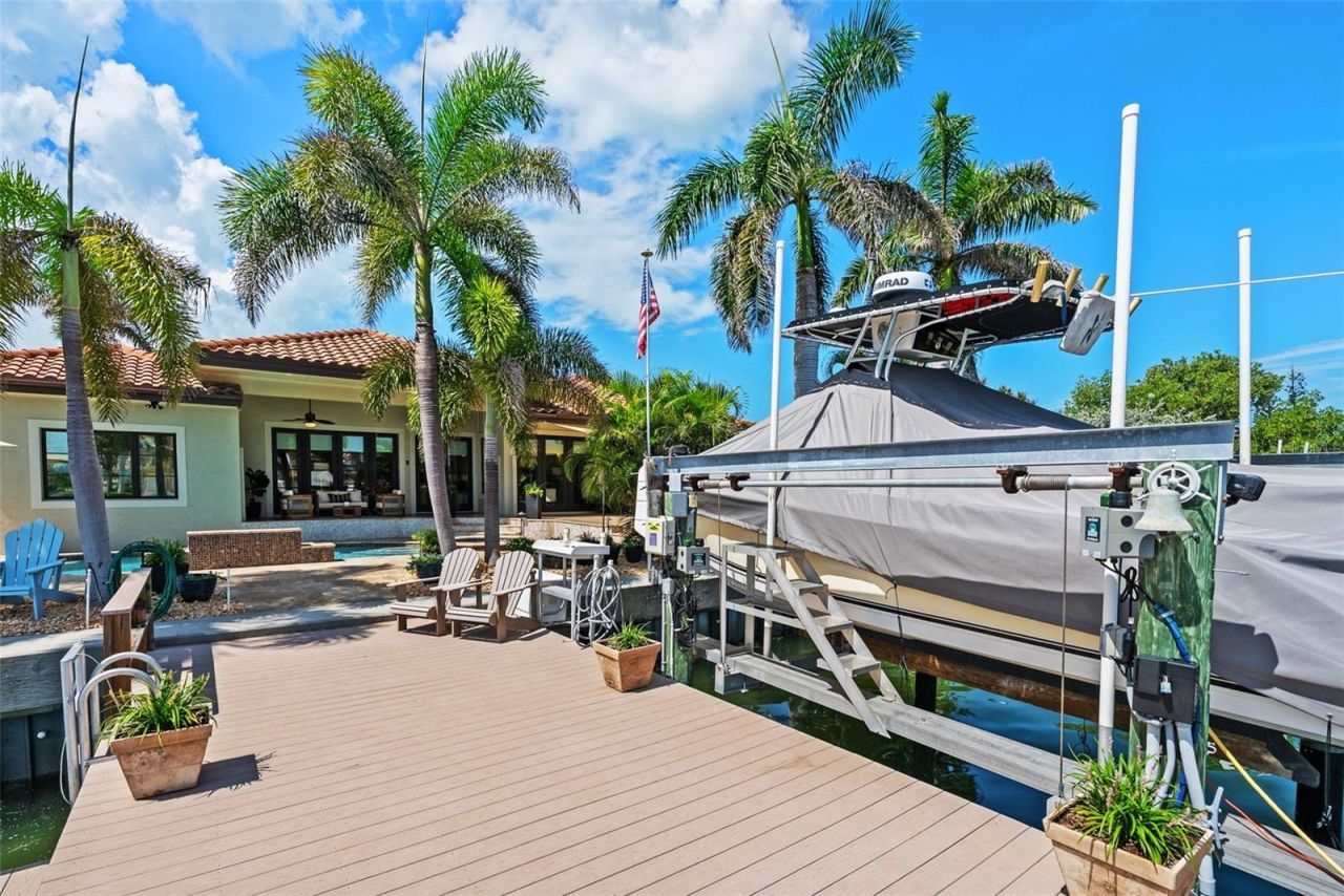 203 Howard Drive, Belleair Beach, FL 33786 Photo