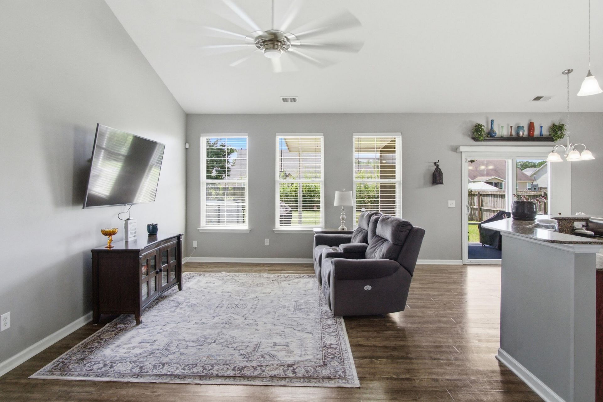 1037 Bridlewood Farms Photo 4