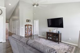 1037 Bridlewood Farms photo 4