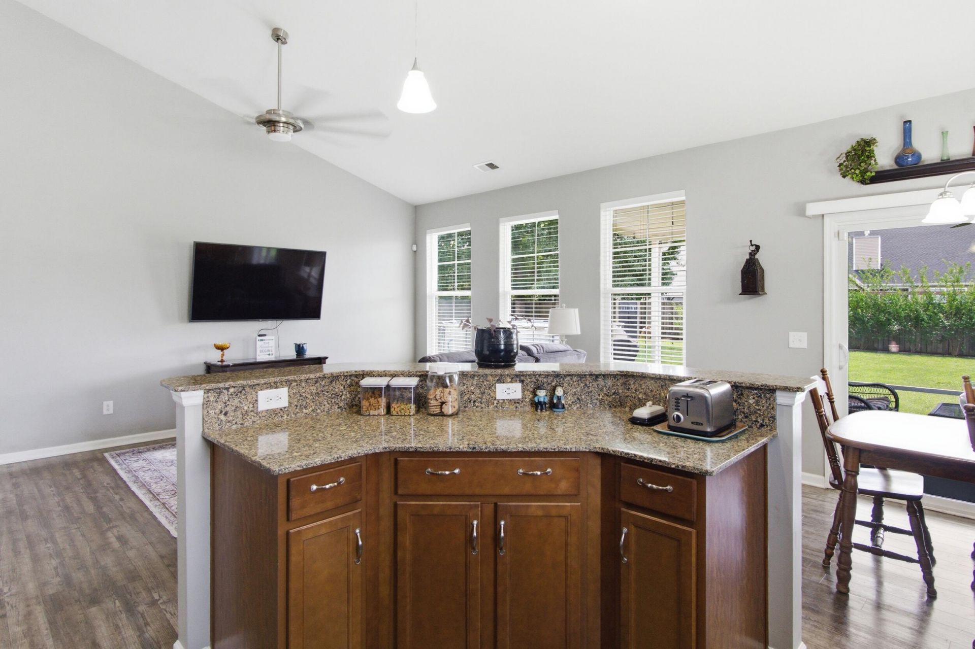 1037 Bridlewood Farms Photo 8