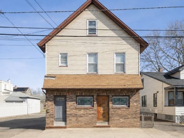 77 Maple Ave, Wallington, NJ 07057