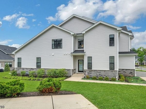 49 Whitney Ave, Morris Plains, NJ 07950