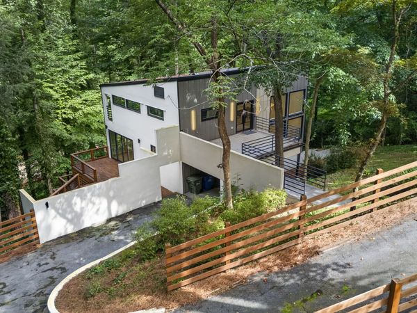 1153 Dawn View Lane NW, Atlanta, GA 30327