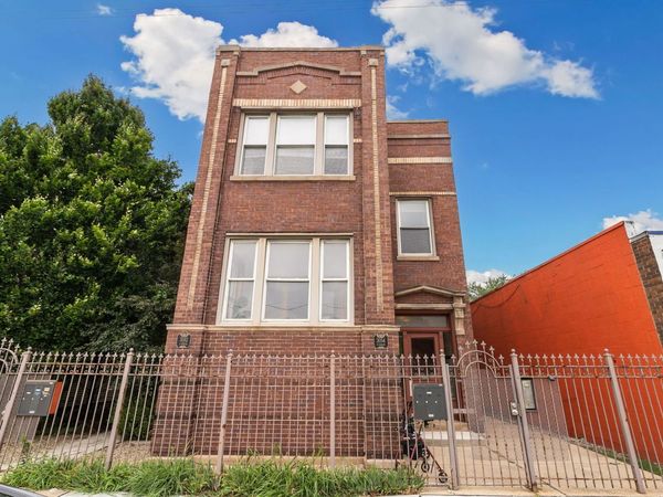 3052 N Kedzie Avenue , Unit 1F, Chicago, IL 60618