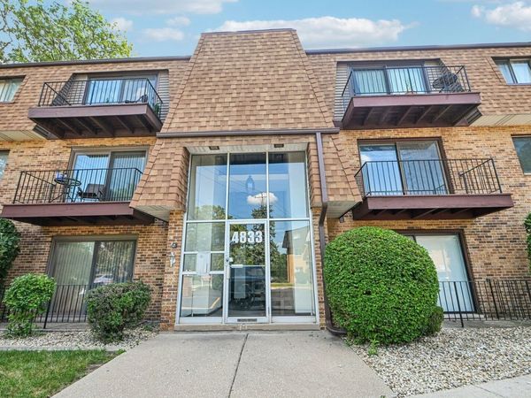 4833 W 109th Street , Unit 203, Oak Lawn, IL 60453