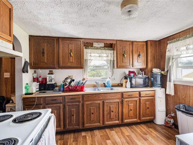 7846 Thompson Sharpsville Road NE, Burghill, OH 44404 Photo 11
