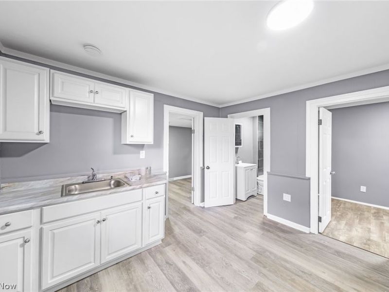 2408 Castle Avenue, Cleveland, OH 44113 Photo 11
