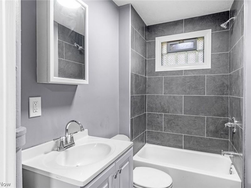 2408 Castle Avenue, Cleveland, OH 44113 Photo 18