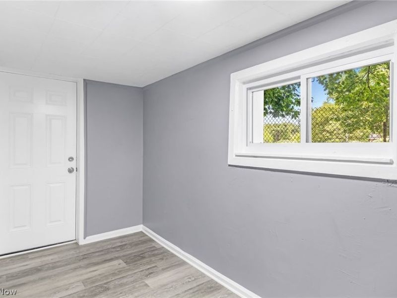 2408 Castle Avenue, Cleveland, OH 44113 Photo 23