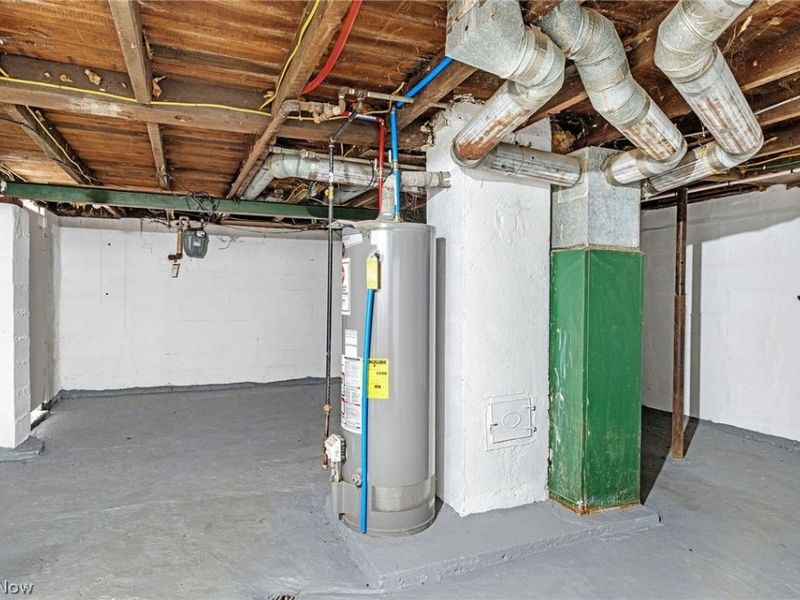 2408 Castle Avenue, Cleveland, OH 44113 Photo 23