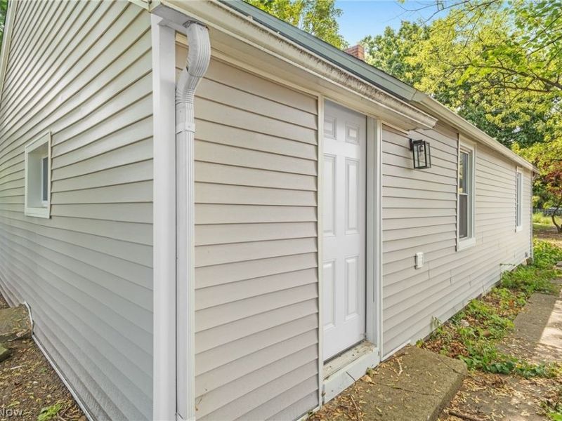 2408 Castle Avenue, Cleveland, OH 44113 Photo 27