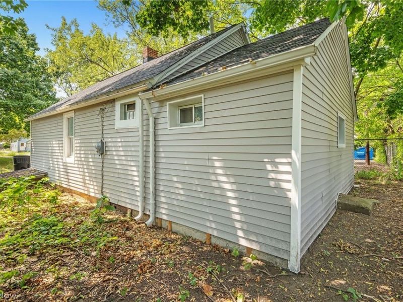 2408 Castle Avenue, Cleveland, OH 44113 Photo 28