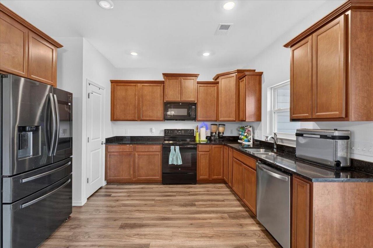 417 Viceroy Photo 10