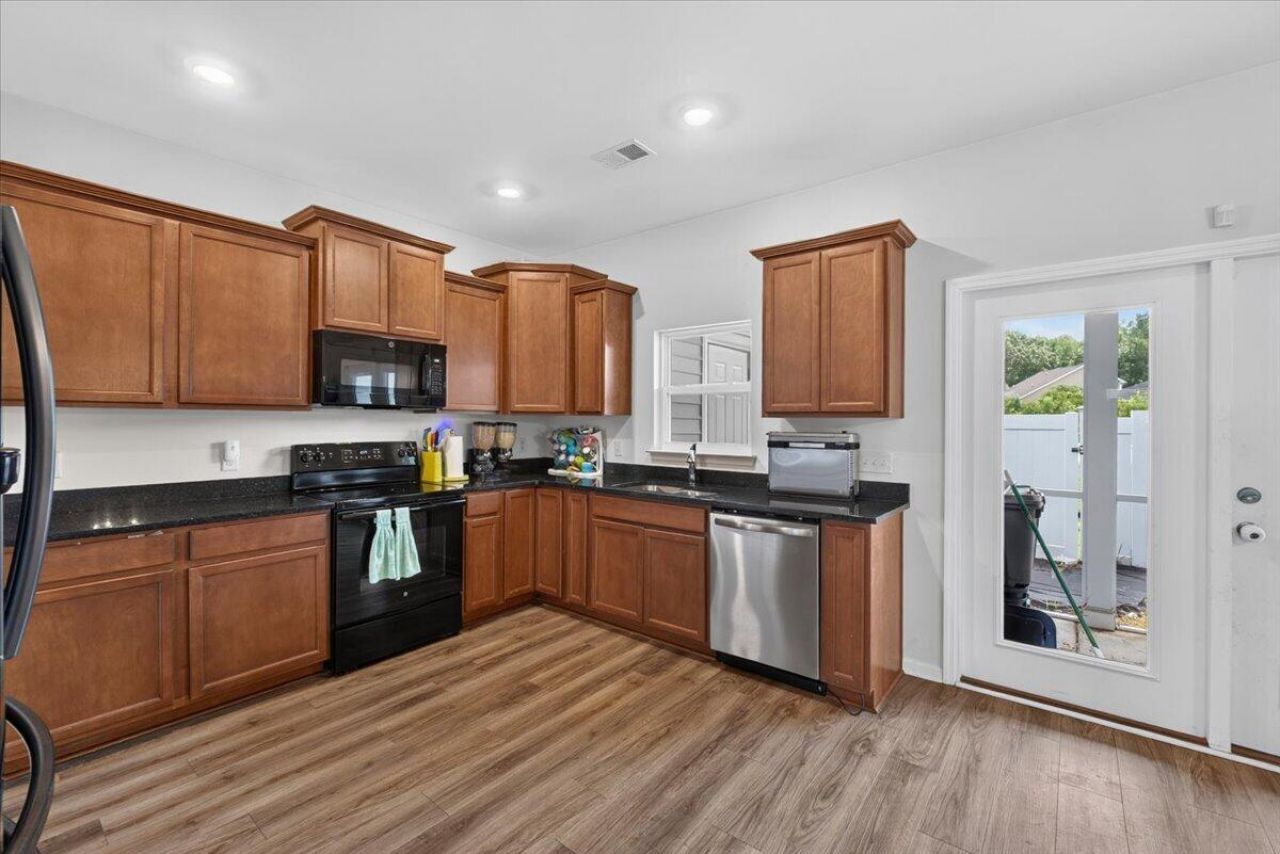 417 Viceroy Photo 11