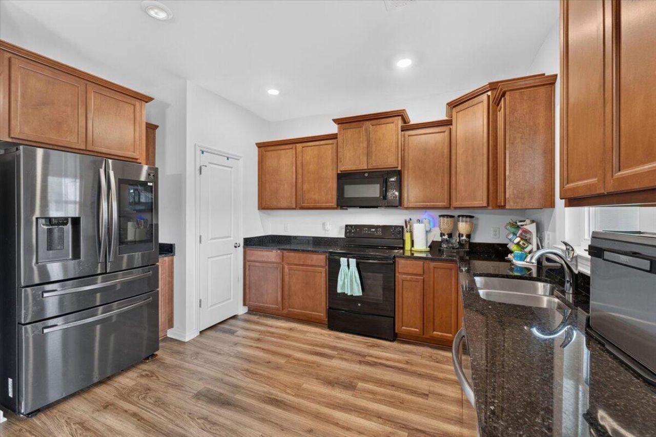 417 Viceroy Photo 12