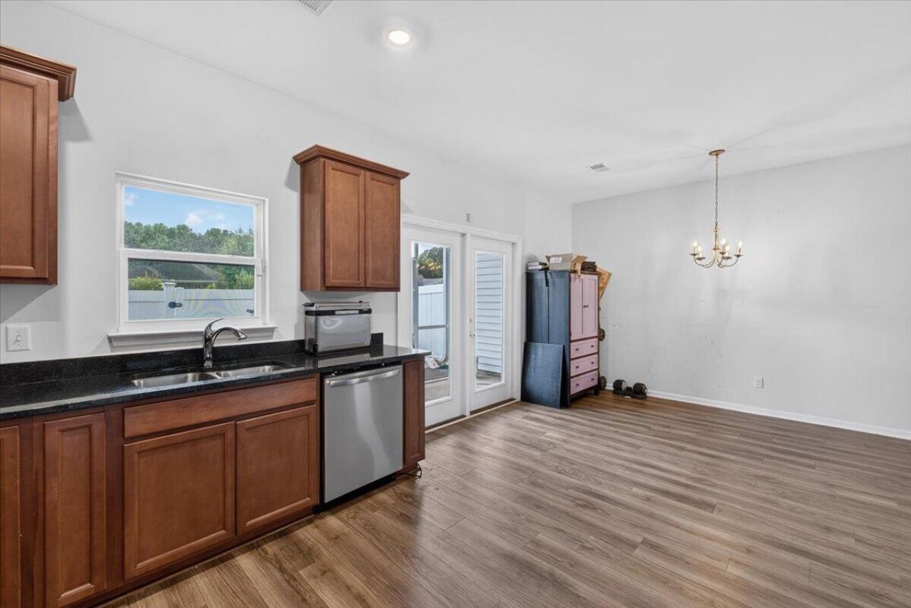 417 Viceroy Photo 13