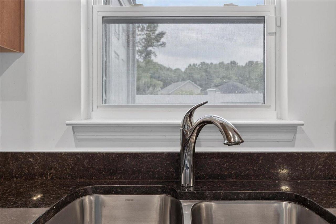 417 Viceroy Photo 14