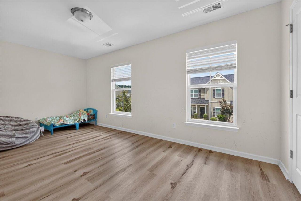 417 Viceroy Photo 19