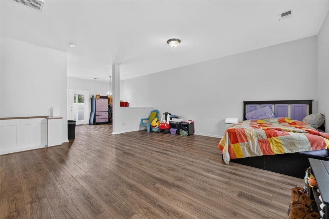417 Viceroy Photo 6