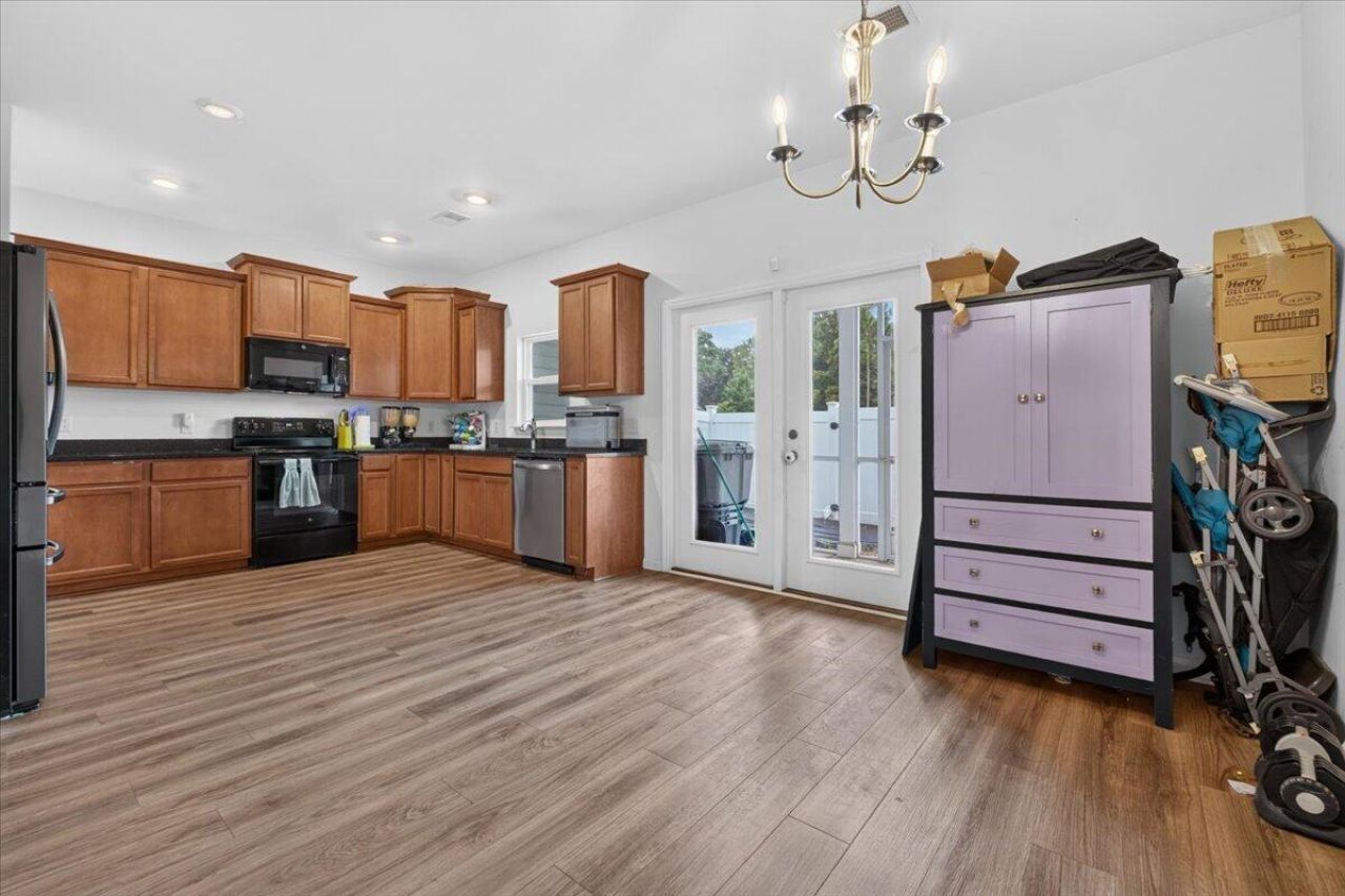 417 Viceroy Photo 9