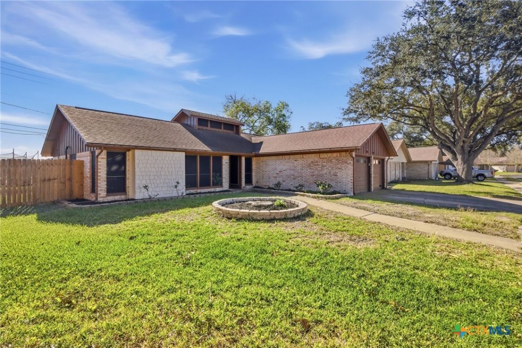 308 Alamogordo Drive, Victoria, TX 77904 Main Photo