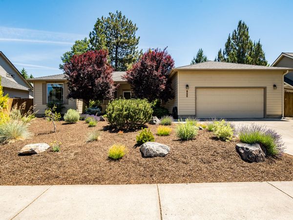 800 SE Shadowood Drive, Bend, OR 97702