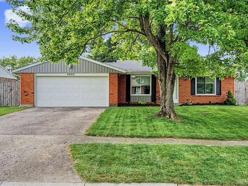 4802 Lodgeview Drive, Huber Heights, OH 45424 Photo 1