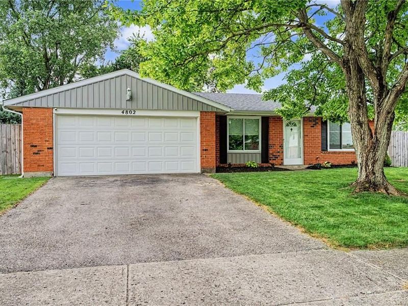 4802 Lodgeview Drive, Huber Heights, OH 45424 Photo 2
