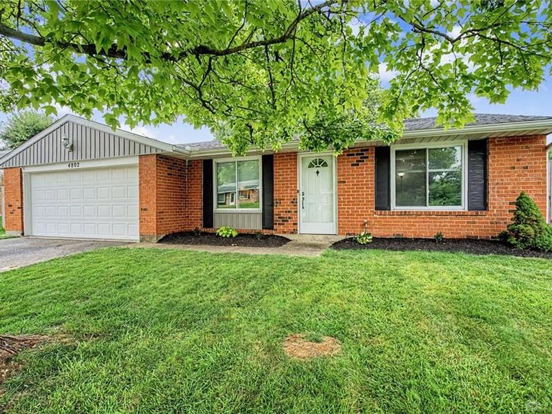 4802 Lodgeview Drive, Huber Heights, OH 45424 Photo 4