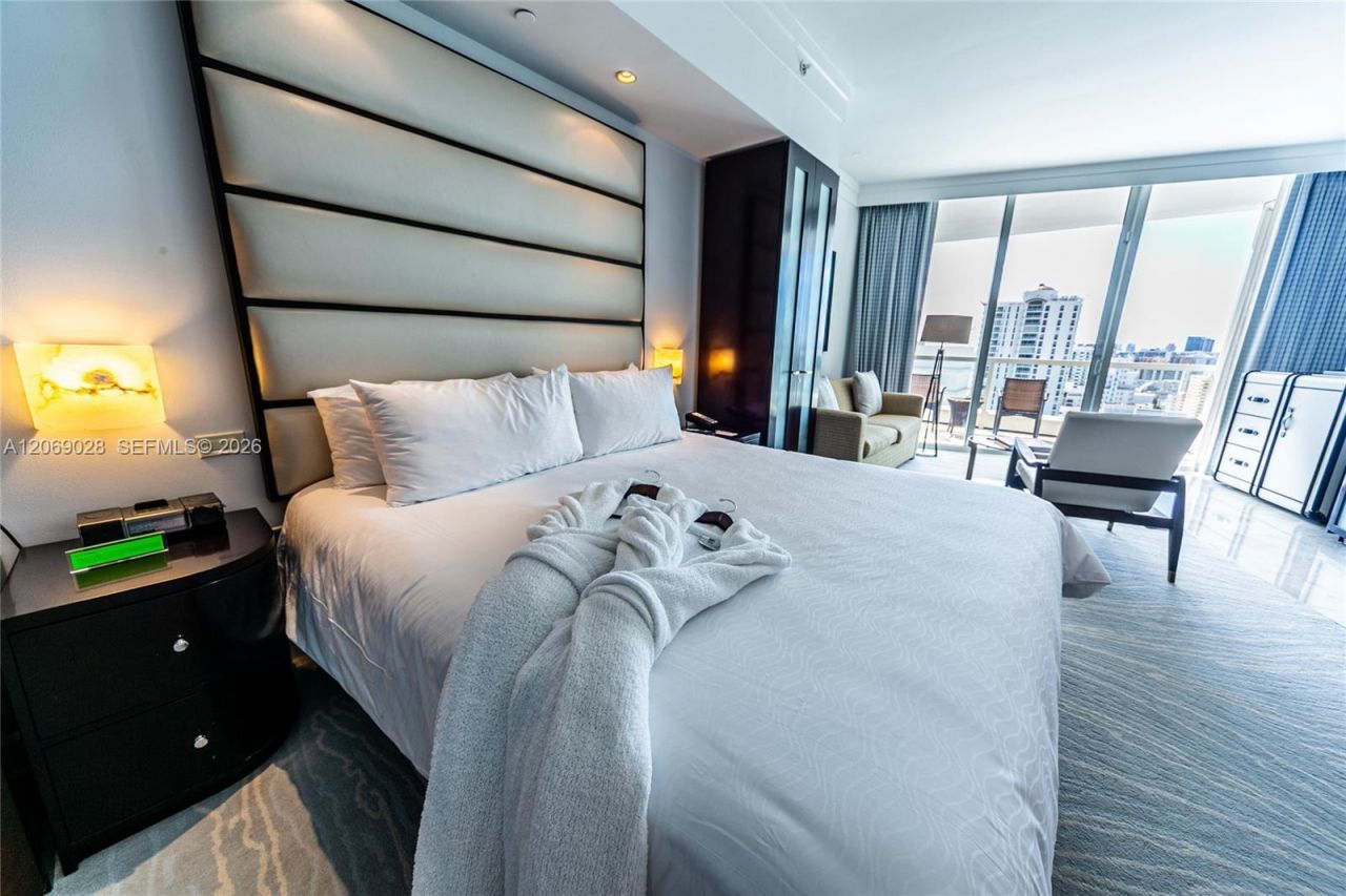4391 Collins Ave , Unit 1015, Miami Beach, FL 33140 Photo