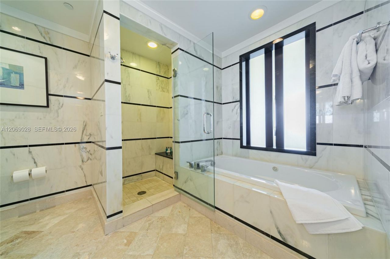 4391 Collins Ave , Unit 1015, Miami Beach, FL 33140 Photo