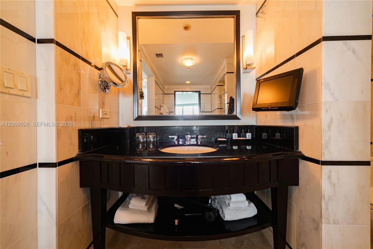 4391 Collins Ave , Unit 1015, Miami Beach, FL 33140 Photo