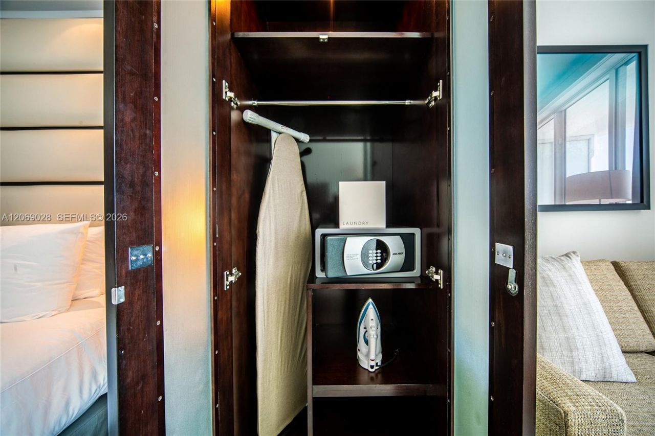 4391 Collins Ave , Unit 1015, Miami Beach, FL 33140 Photo