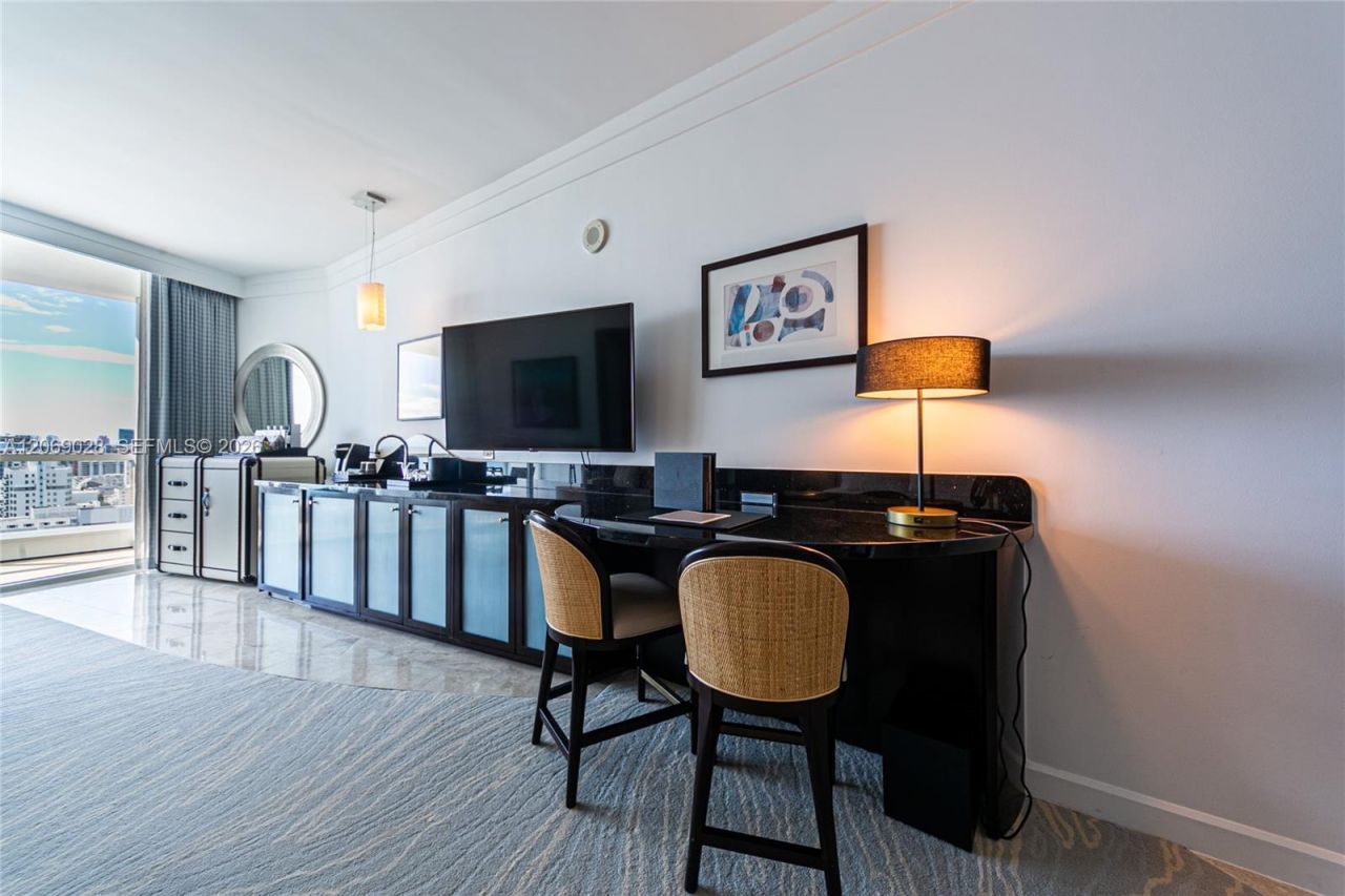 4391 Collins Ave , Unit 1015, Miami Beach, FL 33140 Photo