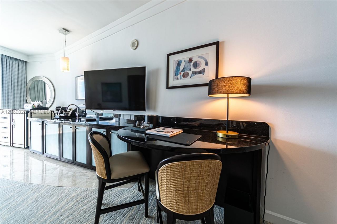 4391 Collins Ave , Unit 1015, Miami Beach, FL 33140 Photo