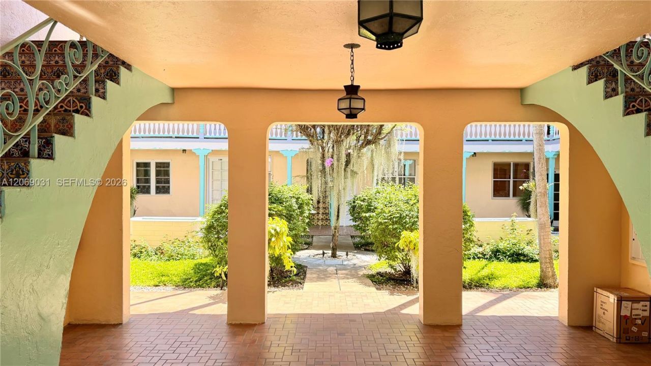 736 13th St, Unit 213, Miami Beach, FL 33139 Photo