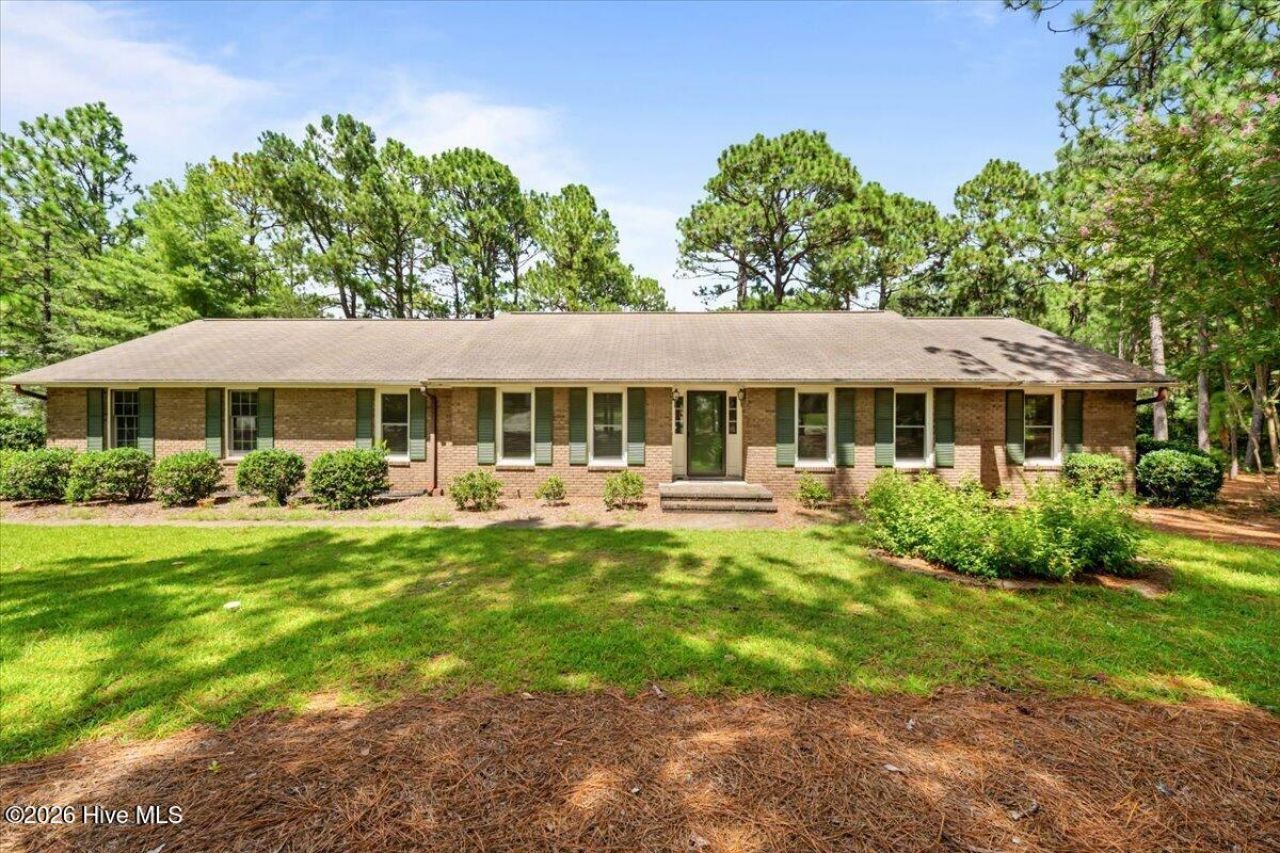 224 Edinboro Drive, Southern Pines, NC 28387 Main Photo