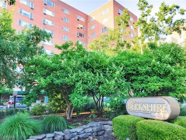 11820 Edgewater Drive , Unit 110, Lakewood, OH 44107