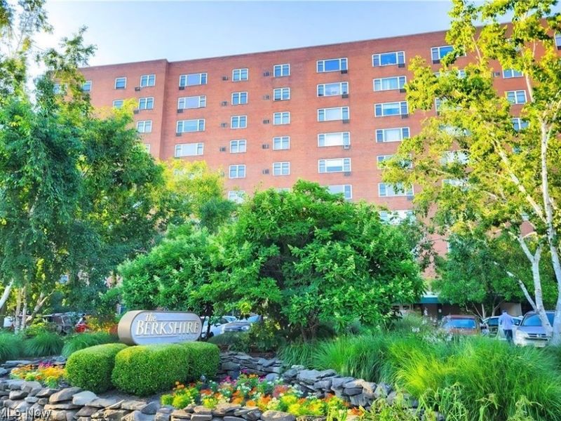 11820 Edgewater Drive, Unit 110, Lakewood, OH 44107 Photo 2