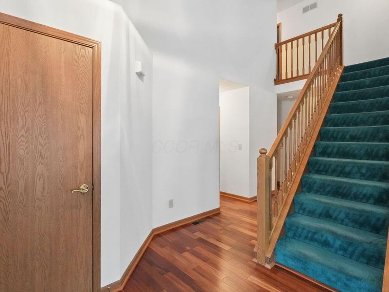 8211 Turret Drive, Blacklick, OH 43004 Photo 3